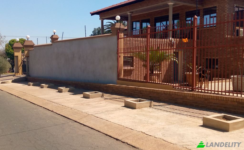 Single Family Home for Sale Marili Ave, Val-De-Grace, Pretoria, City of Tshwane Metropolitan Municipality, Gauteng, South Africa. Photo 4