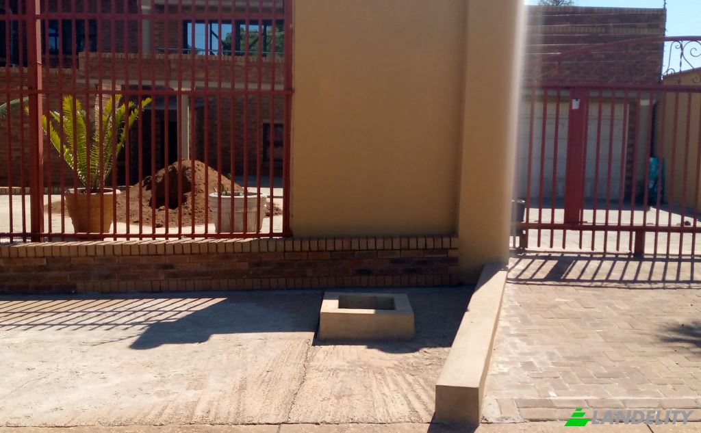 Single Family Home for Sale Marili Ave, Val-De-Grace, Pretoria, City of Tshwane Metropolitan Municipality, Gauteng, South Africa. Photo 6