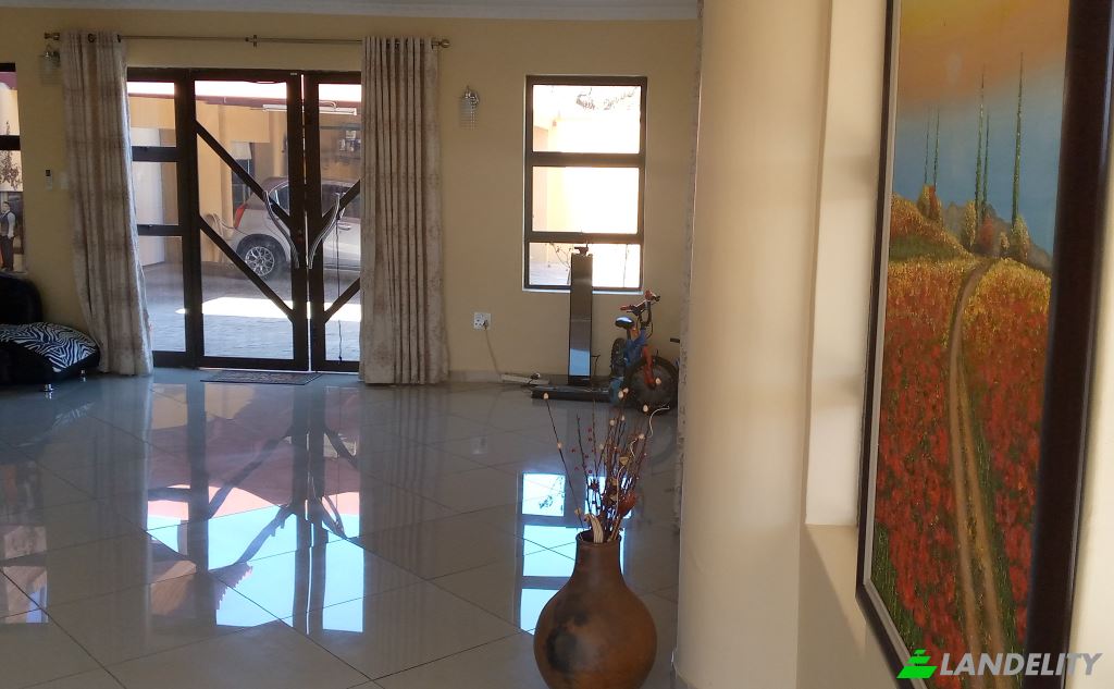 Single Family Home for Sale Marili Ave, Val-De-Grace, Pretoria, City of Tshwane Metropolitan Municipality, Gauteng, South Africa. Photo 7