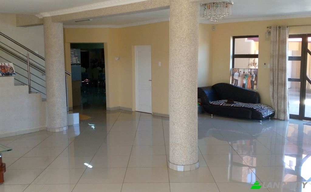 Single Family Home for Sale Marili Ave, Val-De-Grace, Pretoria, City of Tshwane Metropolitan Municipality, Gauteng, South Africa. Photo 8