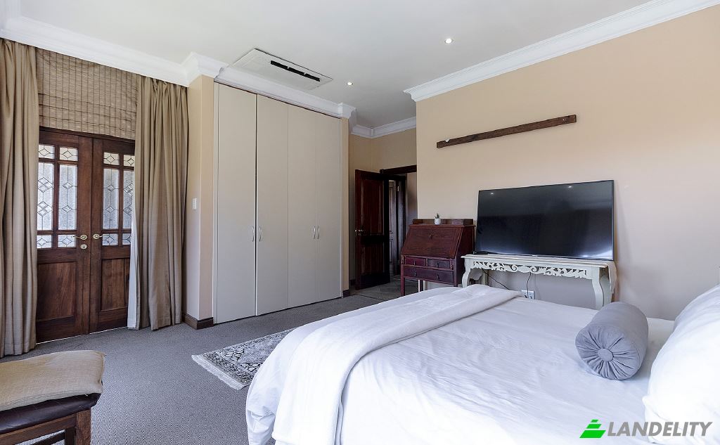 Single Family Home for Sale Mart Pl, Waterkloof Ridge, Pretoria, City of Tshwane Metropolitan Municipality, Gauteng, South Africa. Photo 12