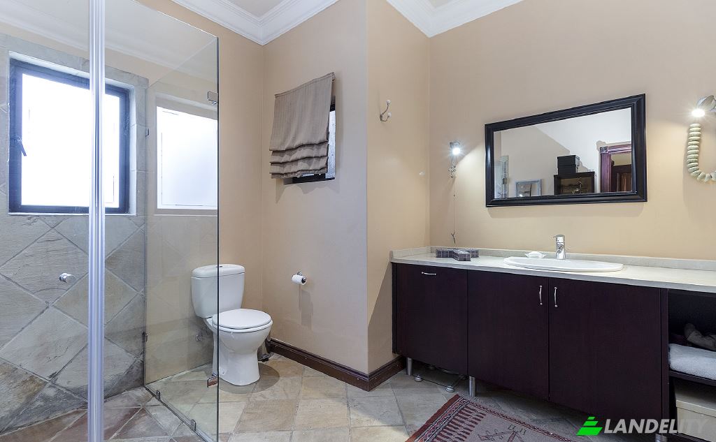 Single Family Home for Sale Mart Pl, Waterkloof Ridge, Pretoria, City of Tshwane Metropolitan Municipality, Gauteng, South Africa. Photo 13