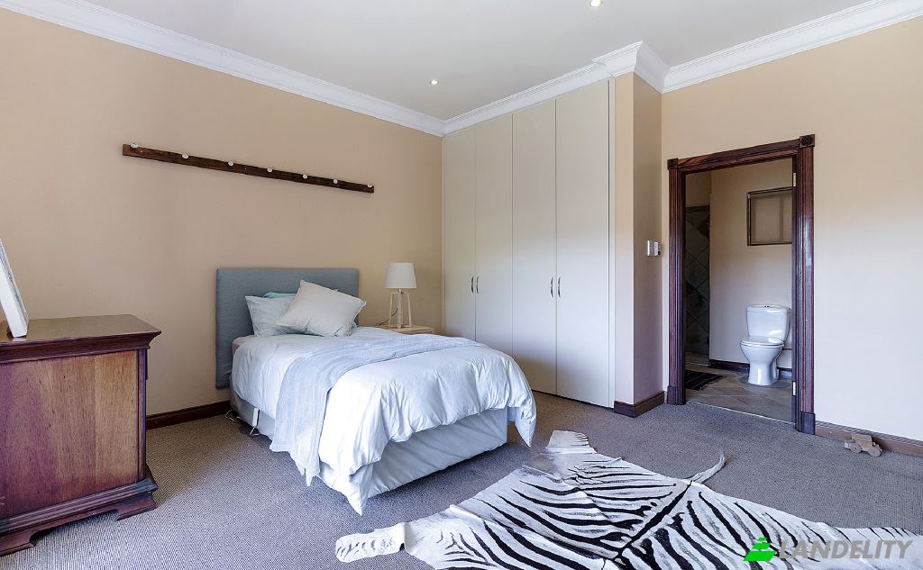 Single Family Home for Sale Mart Pl, Waterkloof Ridge, Pretoria, City of Tshwane Metropolitan Municipality, Gauteng, South Africa. Photo 14