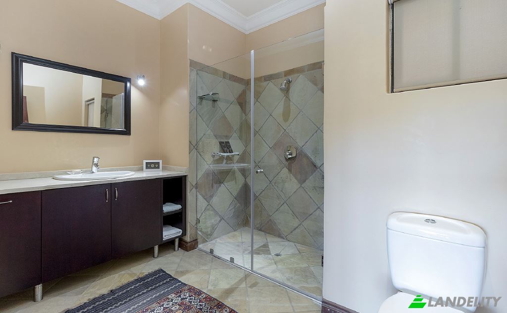 Single Family Home for Sale Mart Pl, Waterkloof Ridge, Pretoria, City of Tshwane Metropolitan Municipality, Gauteng, South Africa. Photo 15