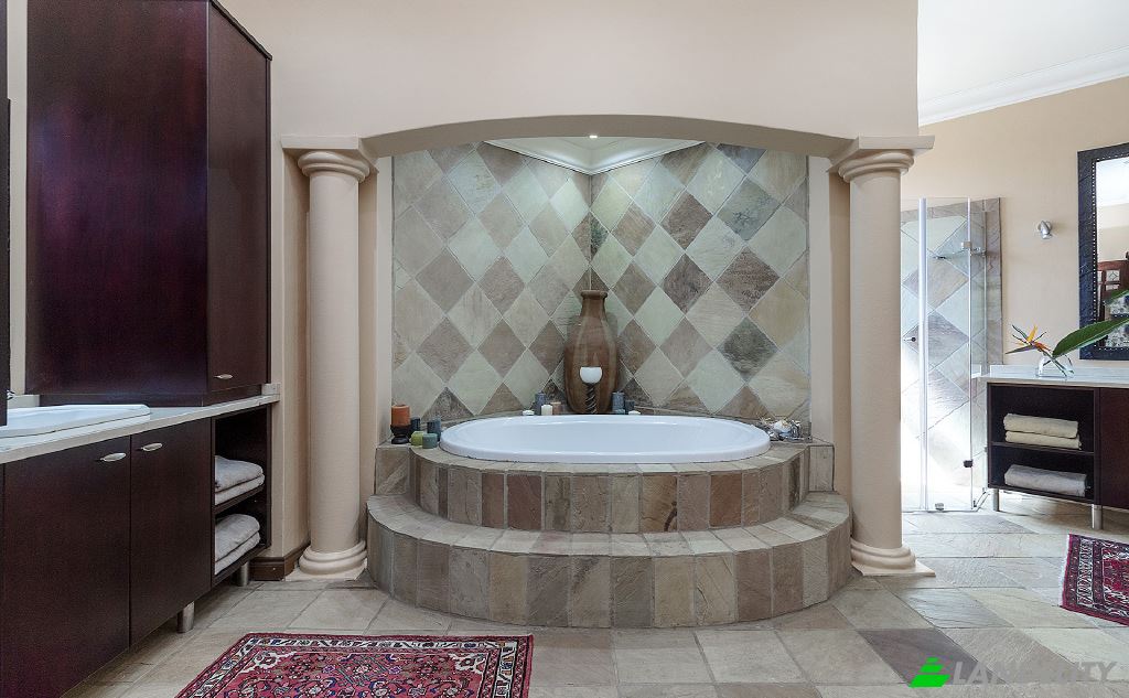 Single Family Home for Sale Mart Pl, Waterkloof Ridge, Pretoria, City of Tshwane Metropolitan Municipality, Gauteng, South Africa. Photo 17