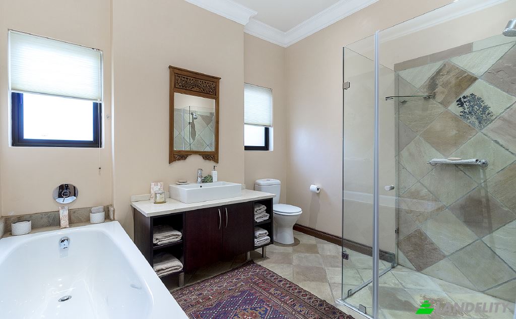 Single Family Home for Sale Mart Pl, Waterkloof Ridge, Pretoria, City of Tshwane Metropolitan Municipality, Gauteng, South Africa. Photo 23