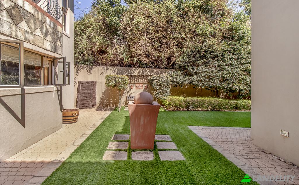 Single Family Home for Sale Mart Pl, Waterkloof Ridge, Pretoria, City of Tshwane Metropolitan Municipality, Gauteng, South Africa. Photo 3