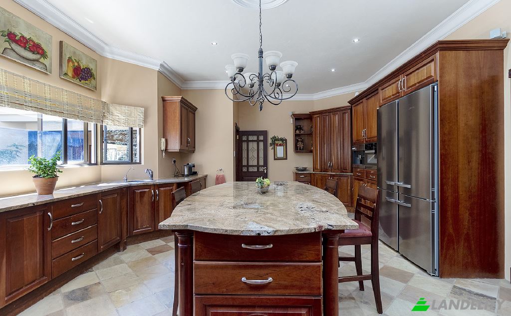 Single Family Home for Sale Mart Pl, Waterkloof Ridge, Pretoria, City of Tshwane Metropolitan Municipality, Gauteng, South Africa. Photo 9