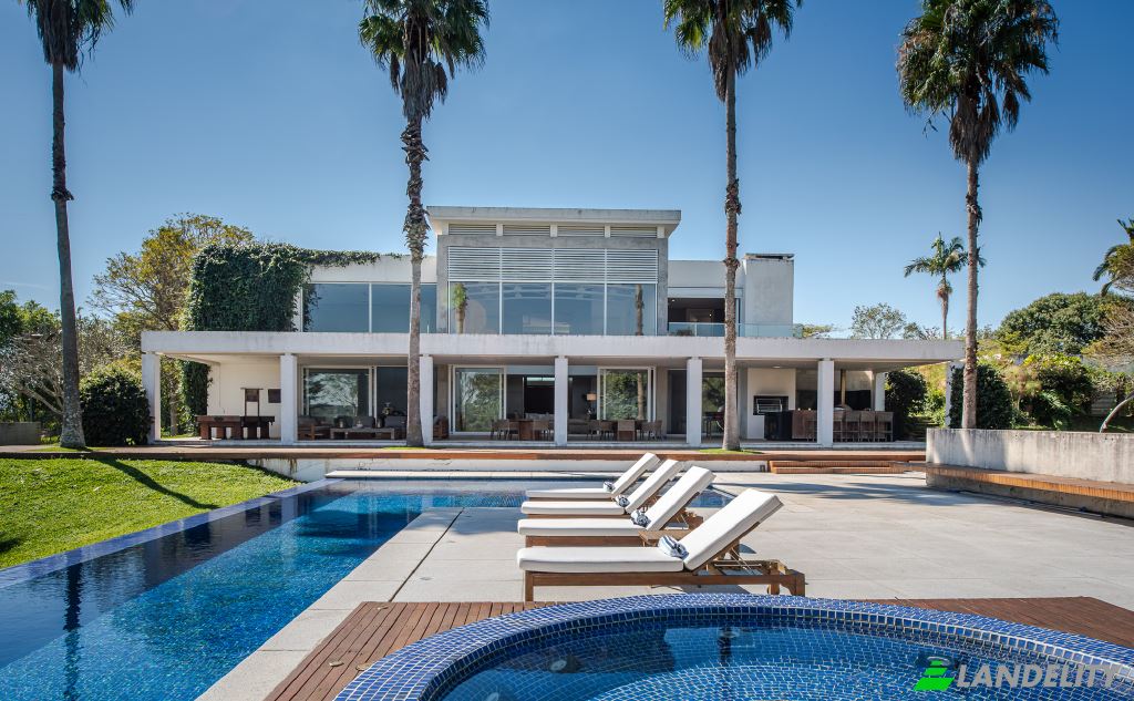 Single Family Home for Sale Alameda das Figueiras, Baronesa, Braganca Paulista, State of Sao Paulo, Brazil, 12918. Photo 1