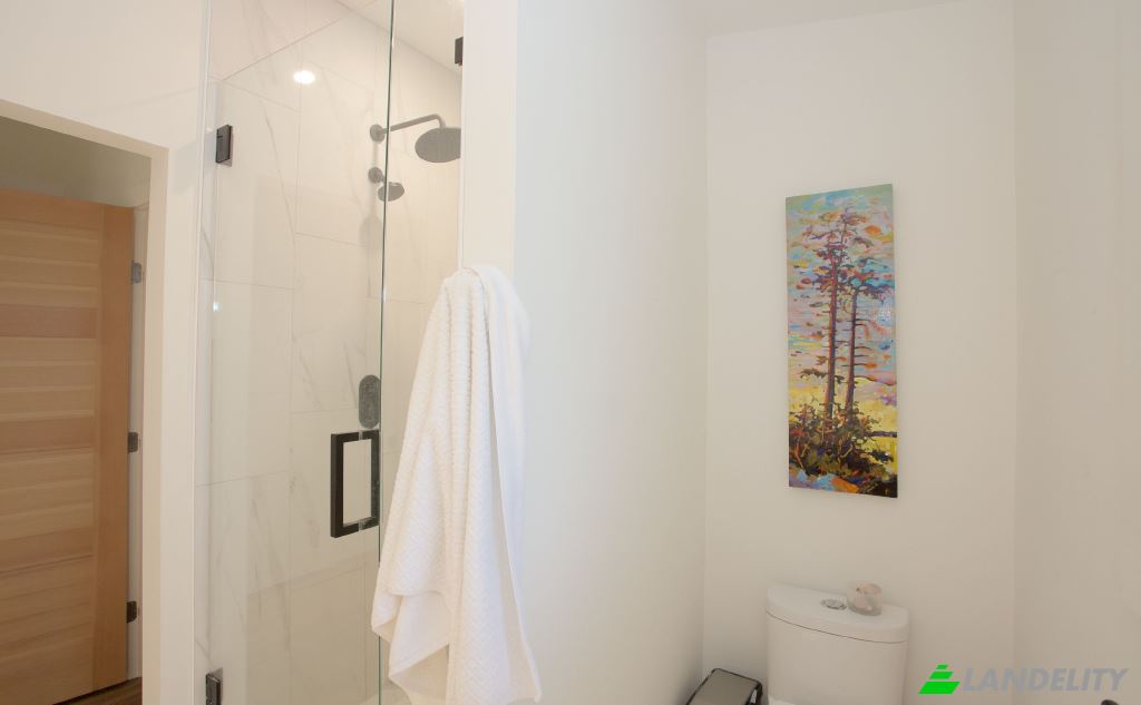 Single Family Home for Sale Hall Rd, Kelowna, Central Okanagan, British Columbia, Canada. Photo 13