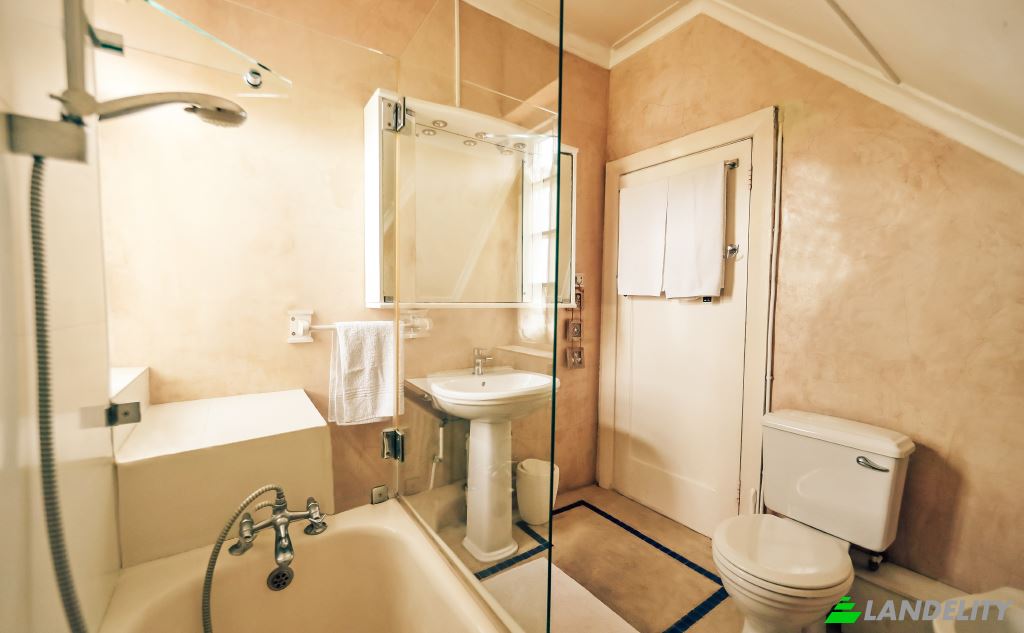 Single Family Home for Sale Langerman Ave, Milnerton, Cape Town, City of Cape Town Metropolitan Municipality, Western Cape, South Africa. Photo 2