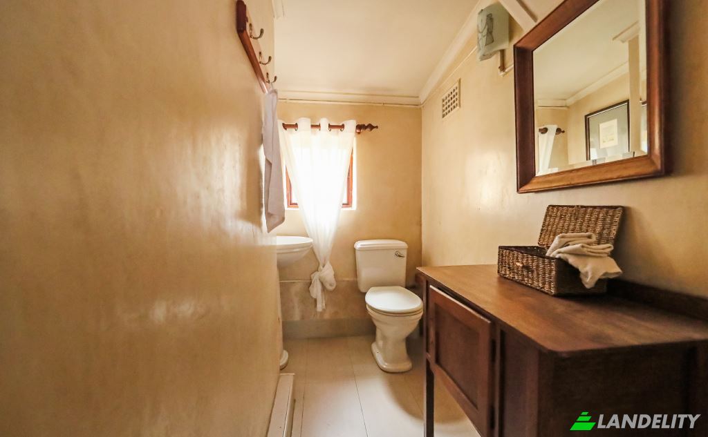 Single Family Home for Sale Langerman Ave, Milnerton, Cape Town, City of Cape Town Metropolitan Municipality, Western Cape, South Africa. Photo 8