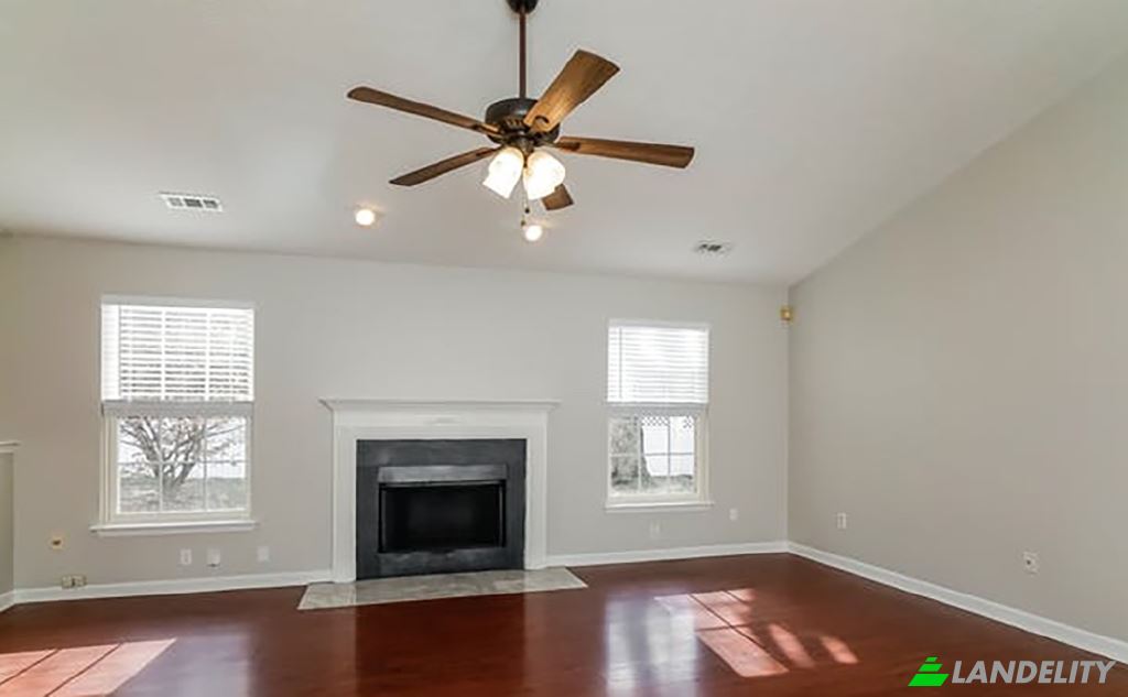 Single Family Home for Rent Dumesnil St, Louisville, Jefferson County, Kentucky, United States, KY 40211, USA. Photo 4