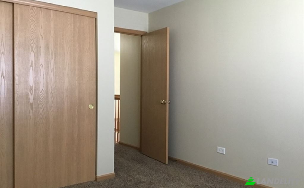 Single Family Home for Rent 21557 Eich Dr, Crest Hill, Will County, Illinois, United States, IL 60403, USA. Photo 2