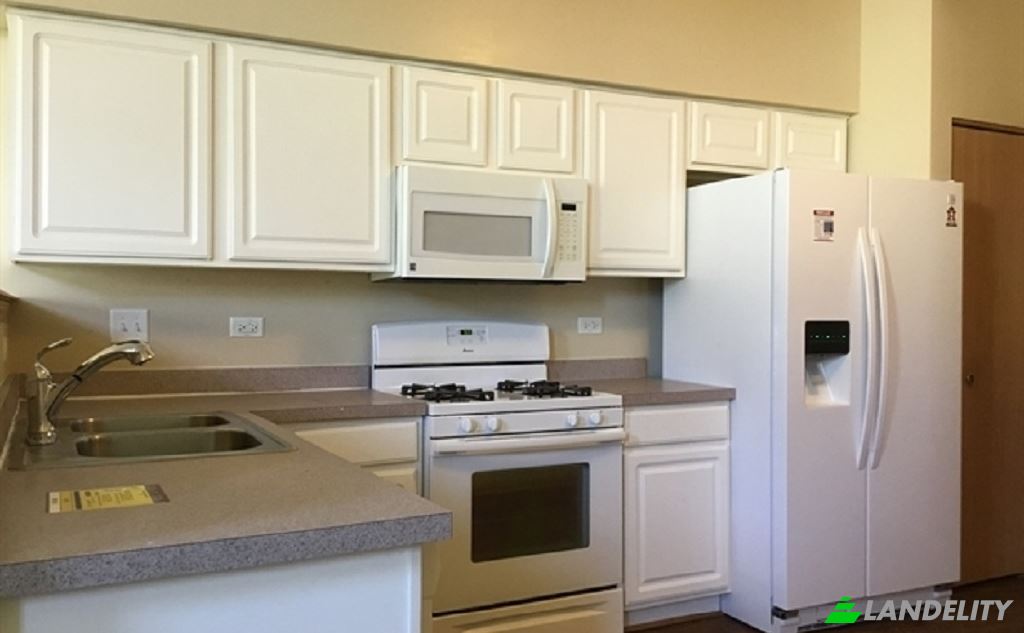 Single Family Home for Rent 21557 Eich Dr, Crest Hill, Will County, Illinois, United States, IL 60403, USA. Photo 4