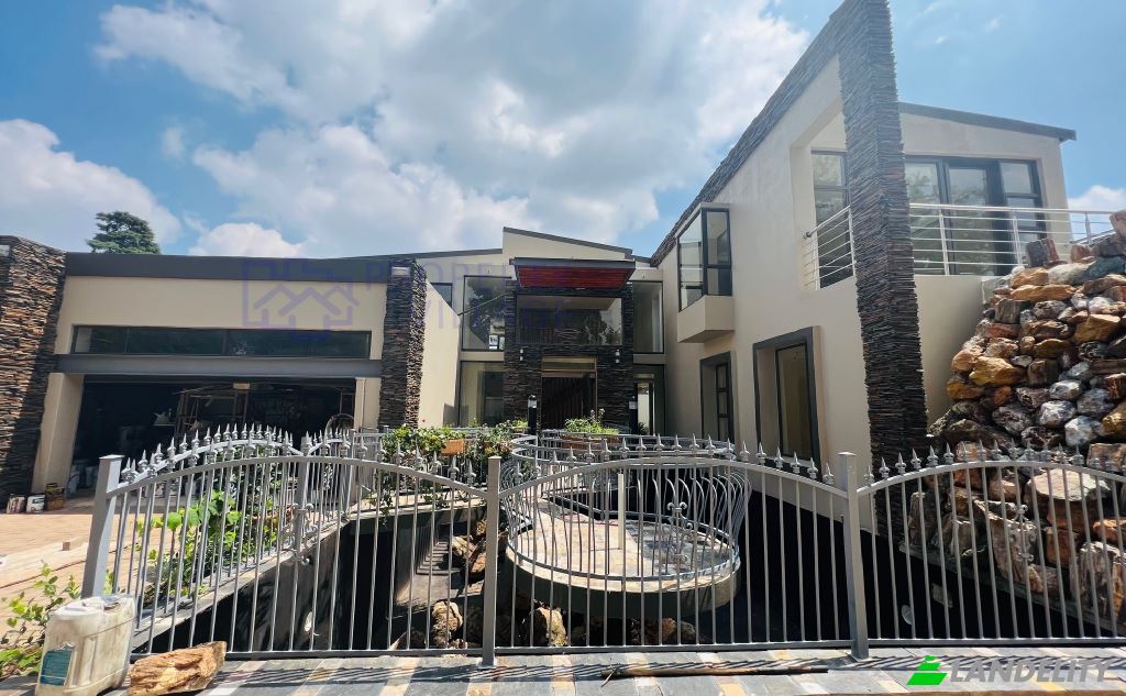 Single Family Home for Sale Syringa Ln, Bedfordview, Germiston, Ekurhuleni Metropolitan Municipality, Gauteng, South Africa. Photo 14