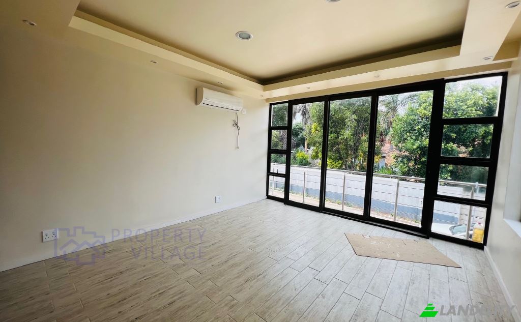 Single Family Home for Sale Syringa Ln, Bedfordview, Germiston, Ekurhuleni Metropolitan Municipality, Gauteng, South Africa. Photo 7