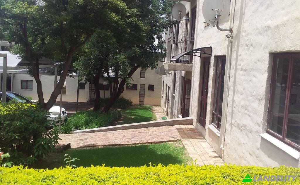Apartment for Sale Mount Fletcher St, Paulshof, Sandton, City of Johannesburg Metropolitan Municipality, Gauteng, South Africa. Photo 4