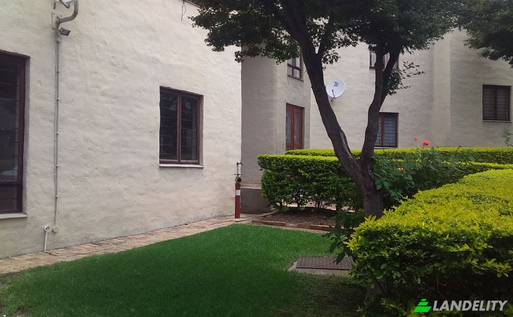 Apartment for Sale Mount Fletcher St, Paulshof, Sandton, City of Johannesburg Metropolitan Municipality, Gauteng, South Africa. Photo 5