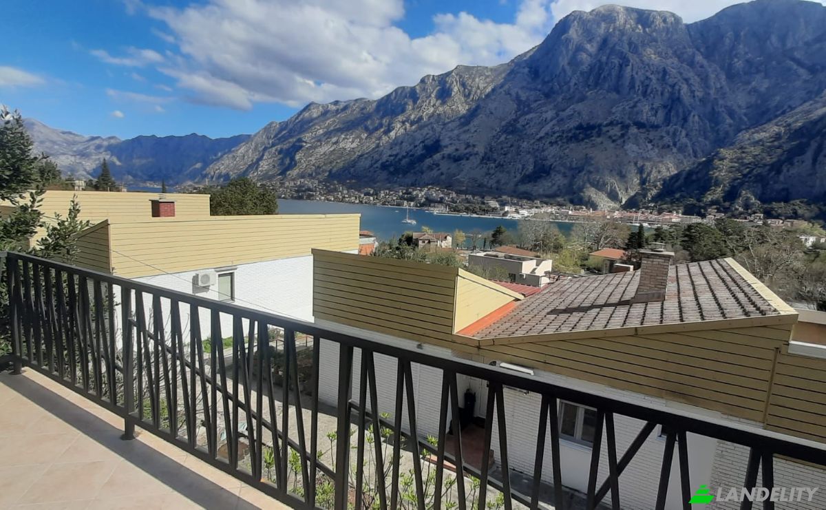 Villa for Sale P22, Skaljari, Kotor Municipality, Montenegro. Photo 5