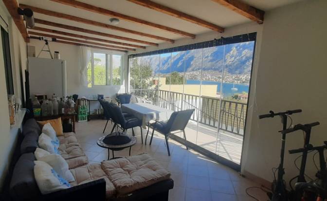 Villa en venta - Skaljari, Montenegro