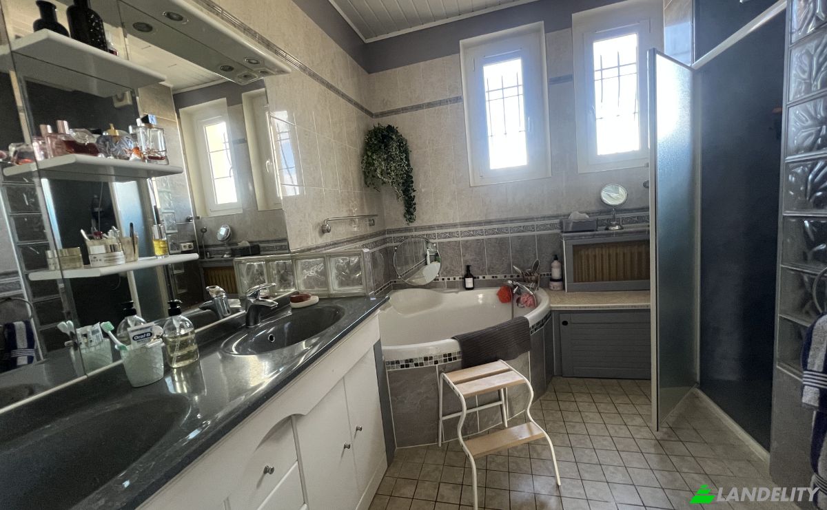 Single Family Home for Sale 193 Av du General Leclerc, 11000 Carcassonne, Carcassonne, Aude, Occitanie, France. Photo 13