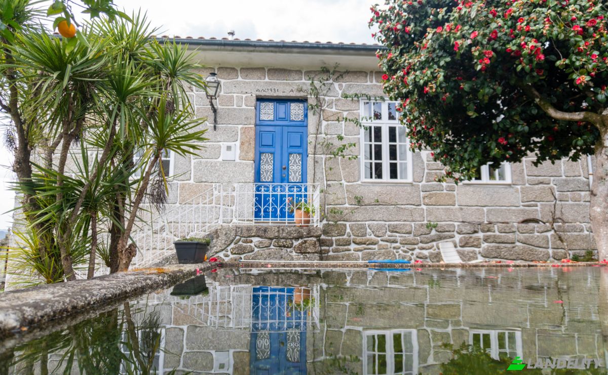 Farm/Ranch for Sale Avenida Sao Joao Baptista 272, 4800-405 Casteloes, Casteloes, Guimaraes, Braga, Portugal. Photo 1