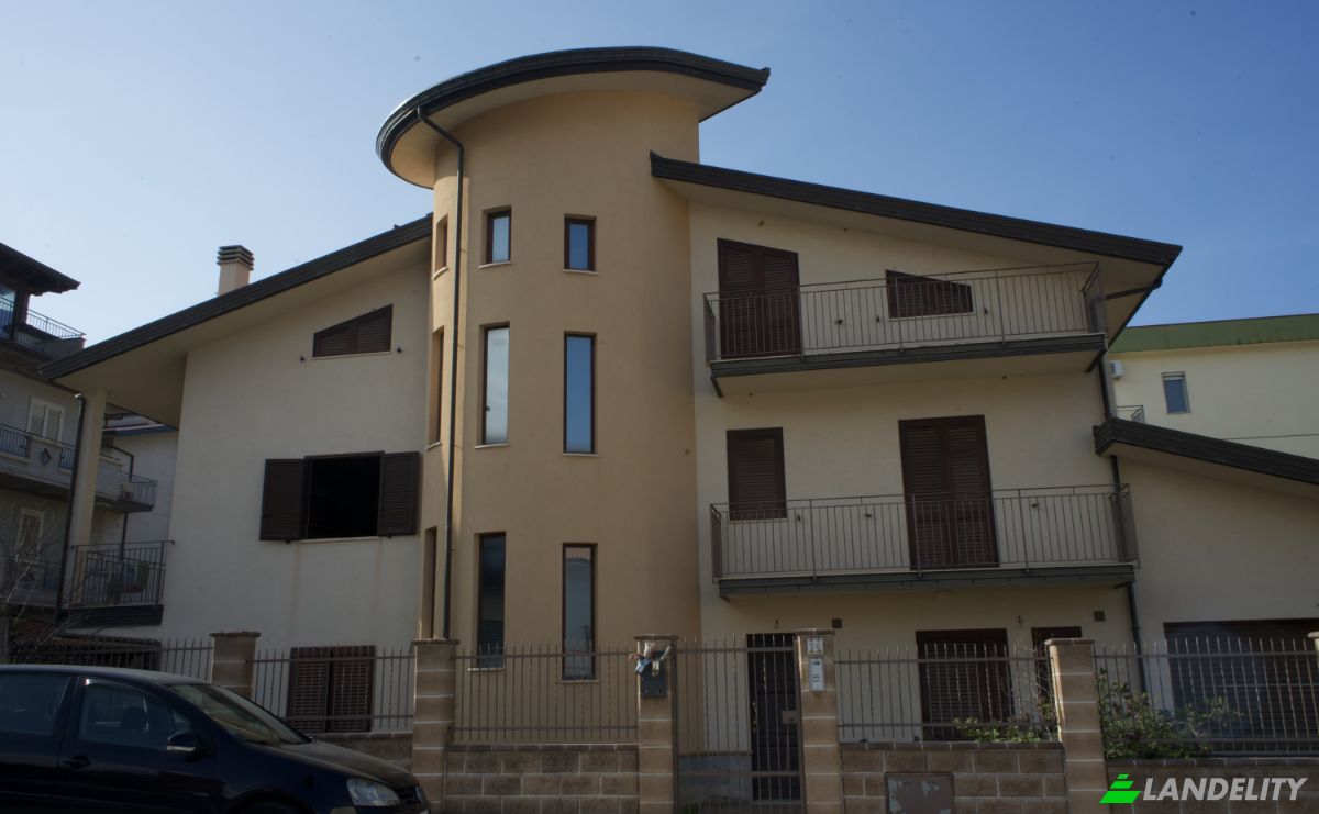 Triplex for Sale Via XXIV Maggio, 98070 Rocca di Capri Leone ME, Rocca di Capri Leone, Metropolitan City of Messina, Sicily, Italy. Photo 1