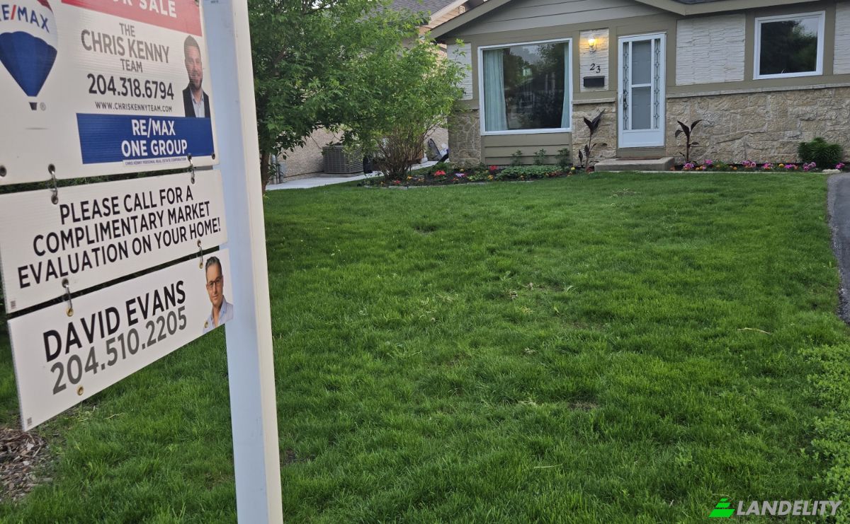 Eengezinswoning Te koop 23 Nolin Ave, Winnipeg, Manitoba, Canada, MB R3V 1P5. Foto 1