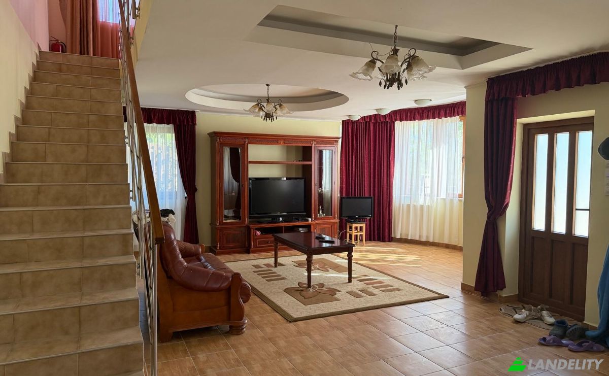 Villa for Sale Strada Debarcaderului 5a, 707317 Valea Adanca, Valea Adanca, Miroslava, Iasi County, Romania. Photo 2
