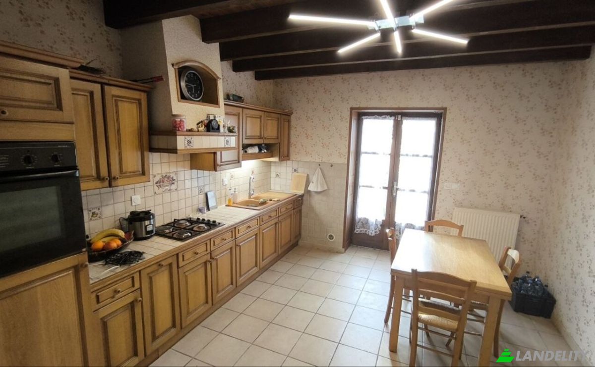Single Family Home for Sale 92 Aux Juillets, 01190 Sermoyer, Sermoyer, Ain, Auvergne-Rhone-Alpes, France. Photo 6