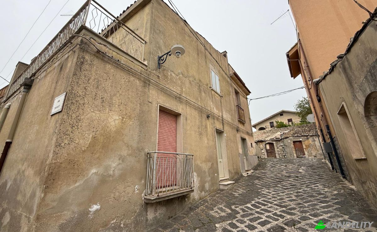 Single Family Home for Sale Via Cavour, 96010 Buscemi SR, Buscemi, Free municipal consortium of Syracuse, Sicily, Italy. Photo 2