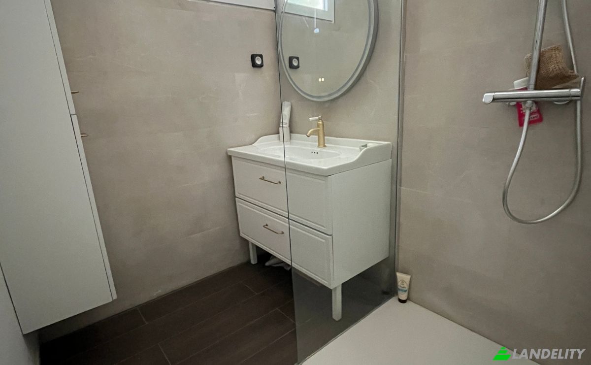 Single Family Home for Sale 1750 Pt Rte dArles, 13150 Tarascon, Tarascon, Bouches-du-Rhone, Provence-Alpes-Cote dAzur, France. Photo 12