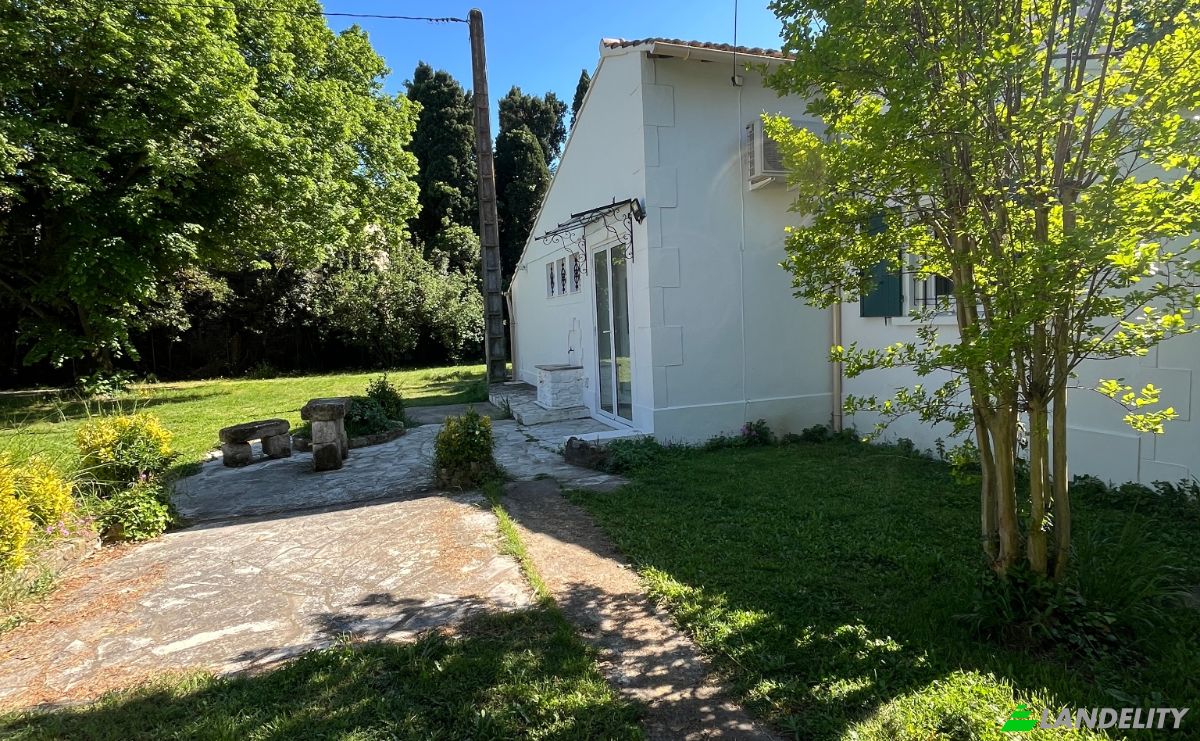 Single Family Home for Sale 1750 Pt Rte dArles, 13150 Tarascon, Tarascon, Bouches-du-Rhone, Provence-Alpes-Cote dAzur, France. Photo 2
