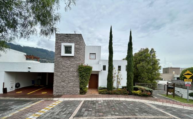 Villa for Sale Bernardo de Legarda, 170902 Quito. Photo#17 Villa for Sale Bernardo de Legarda, 170902 Quito. Photo#17