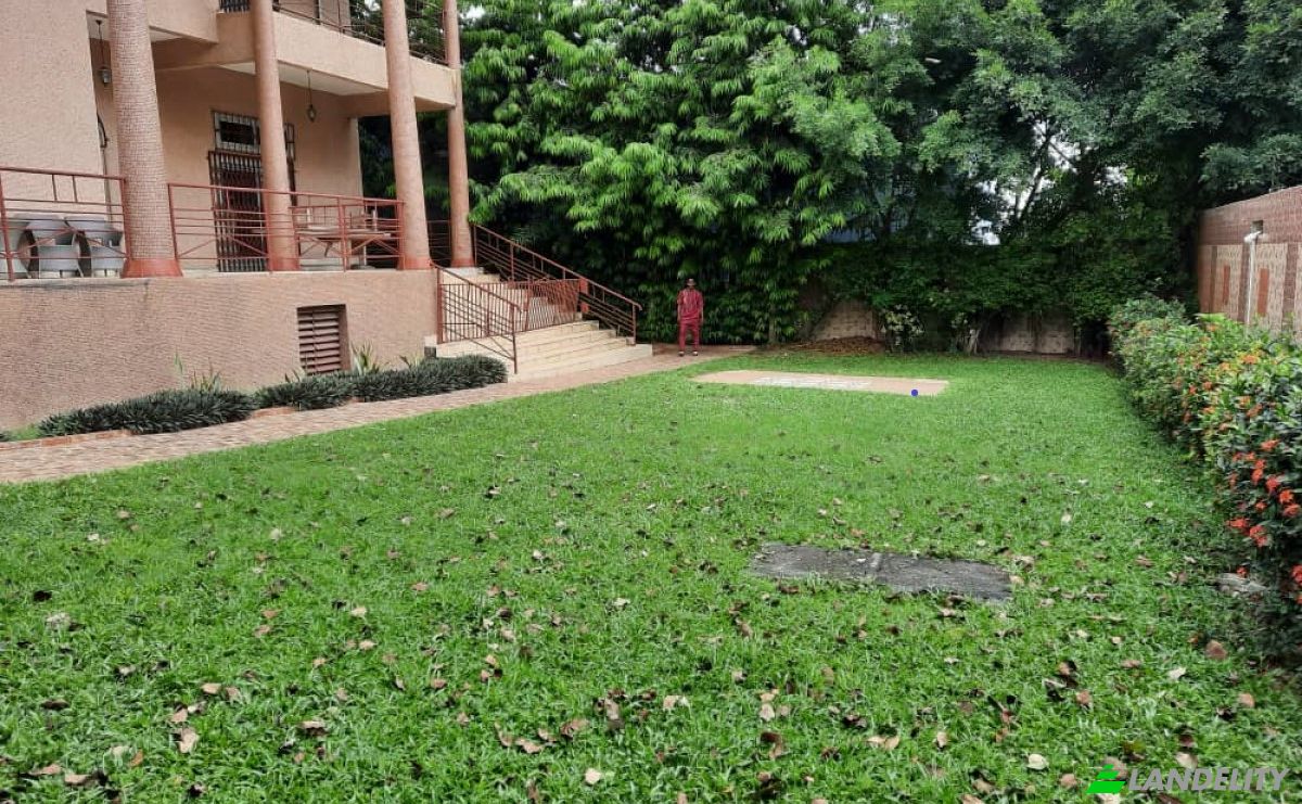 Duplex for Sale 537 Rue Dr Alain Nicaise Kouamelan, Abidjan, Abidjan Autonomous District, Cote dIvoire. Photo 2