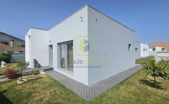 Villa for Sale R Dr Jose Rito 17. Photo#14 Villa for Sale R Dr Jose Rito 17. Photo#14