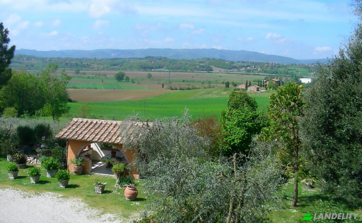 Villa for Sale Via del Poggiarello, 52045 Foiano della Chiana AR, Foiano della Chiana, Province of Arezzo, Tuscany, Italy. Photo 17