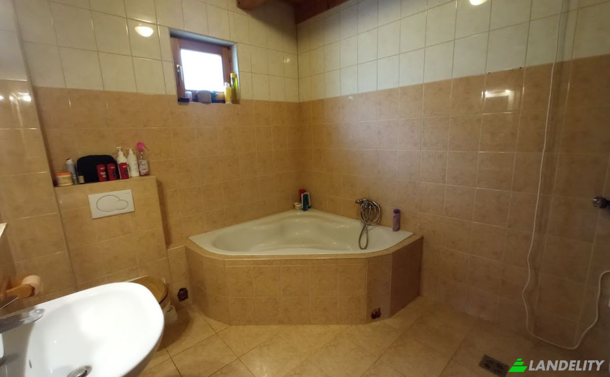 Eengezinswoning Te koop Zsambek, Pilisvorosvar District, Pest County, Hungary, Bethlen Gabor u 12, 2072 Hungary. Foto 14