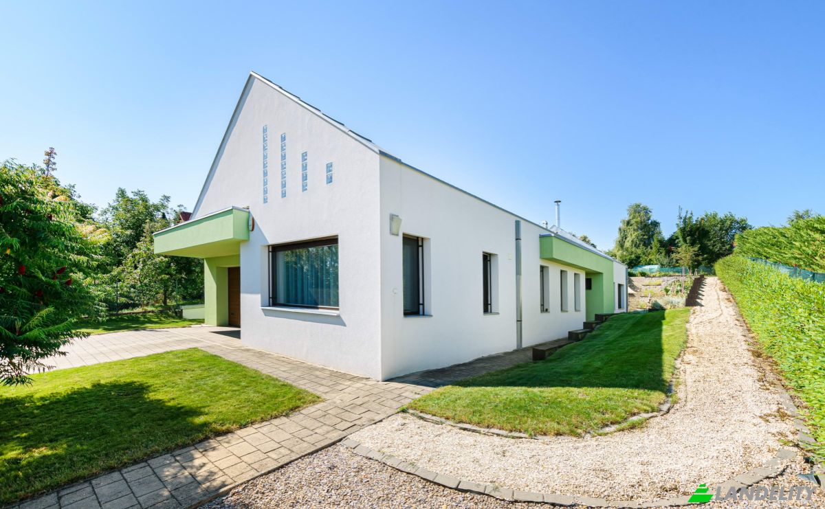 Maison unifamiliale à vendre Herceghalom, Budakeszi District, Pest County, Hungary, Boroka u 42, 2053 Hungary. Photo 1