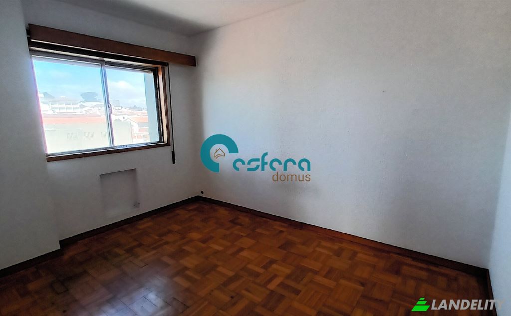 Apartment for Sale Rua de Goncalo Cristovao, Porto, Porto District, Portugal. Photo 11