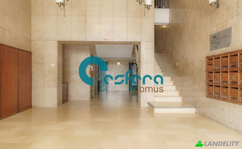 Apartment for Sale Rua de Goncalo Cristovao, Porto, Porto District, Portugal. Photo 2