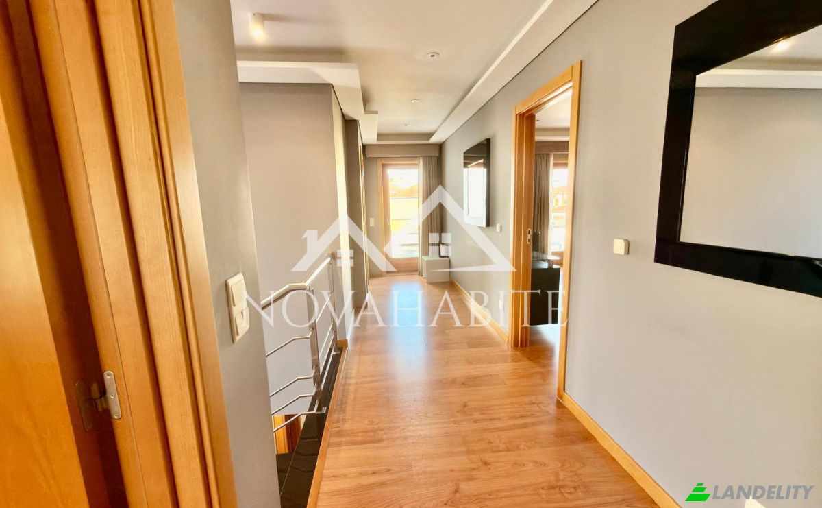 Casa adosada en venta R Ildo Hermogenes da Silva Marques 24, Lourinha, Lisbon, Portugal. Foto 13