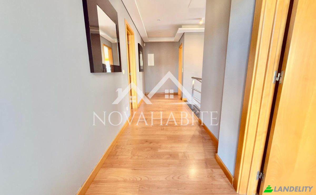 Casa adosada en venta R Ildo Hermogenes da Silva Marques 24, Lourinha, Lisbon, Portugal. Foto 14
