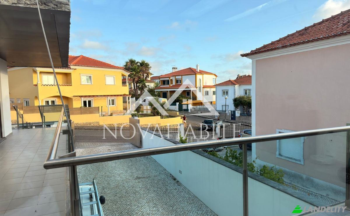 Casa adosada en venta R Ildo Hermogenes da Silva Marques 24, Lourinha, Lisbon, Portugal. Foto 25