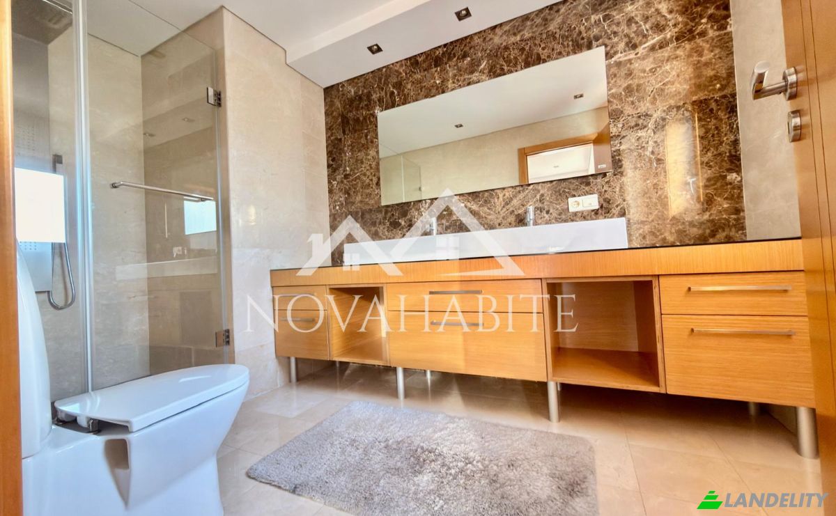 Casa adosada en venta R Ildo Hermogenes da Silva Marques 24, Lourinha, Lisbon, Portugal. Foto 6