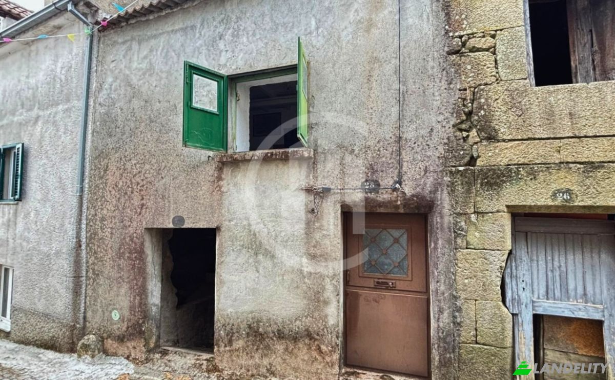 Casa a schiera in vendita R dos Casalinhos 28, Peraboa, Covilha, Castelo Branco District, Portugal. Foto 1