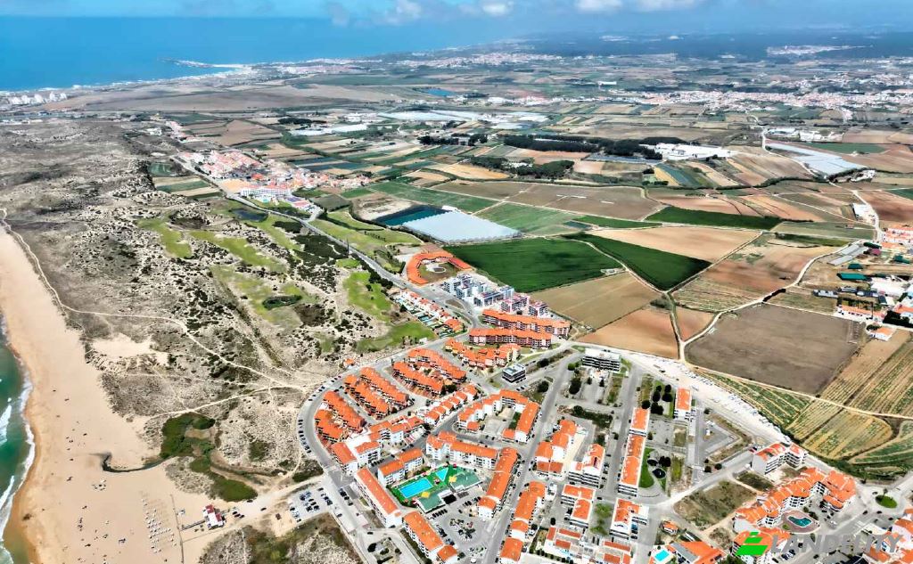 Apartment for Sale Av do Golfe Praia da Consolacao, Atouguia da Baleia, Peniche, Leiria District, Portugal. Photo 2