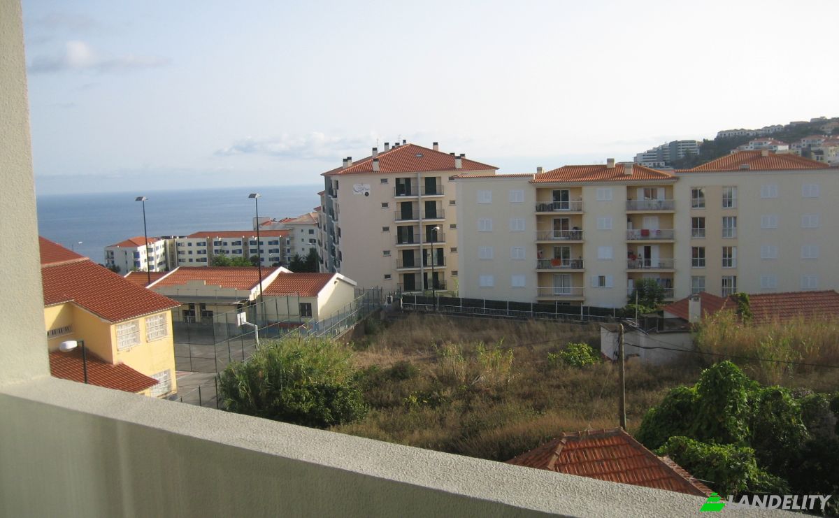 Apartment for Sale R da Escola 1, Canico, Santa Cruz, Madeira, Portugal. Photo 2
