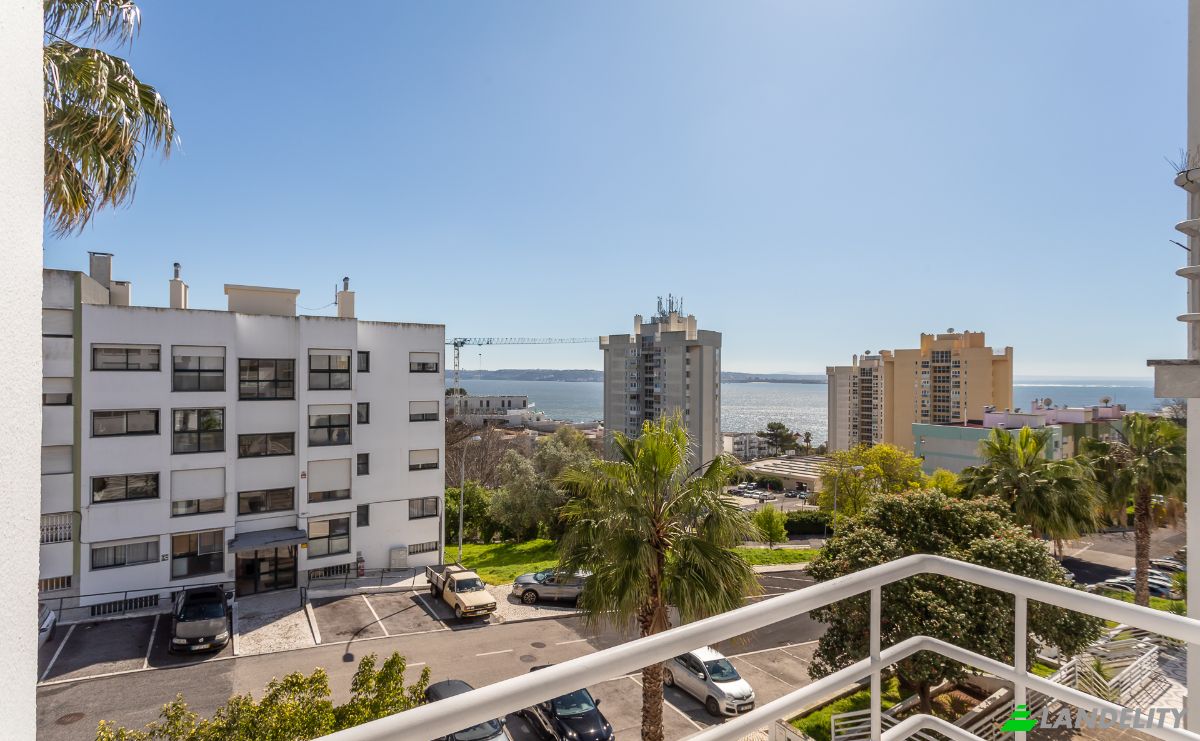 Appartement Te koop R Elisiario Carvalho 11, Paco de Arcos, Oeiras, Lisbon, Portugal. Foto 1
